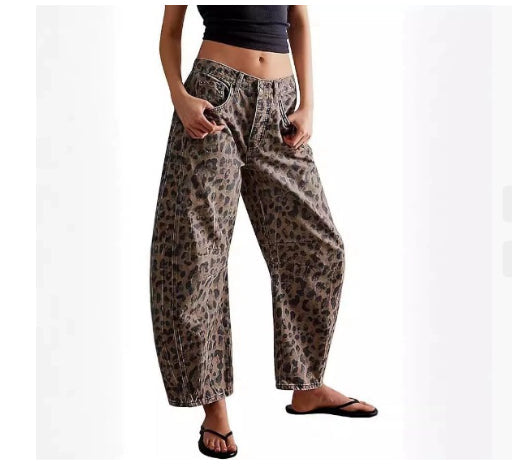 Jean baggy femme décontracté, taille moyenne et stretch, très confortable.