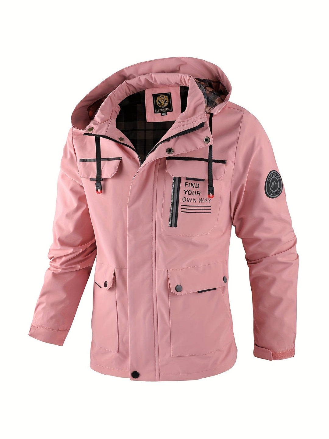 Homme portant une veste d'hiver imperméable et chaude dans un paysage enneigé, protection contre le froid.
