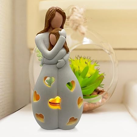 Éclairage intérieur: Lampe de table cœur en résine beige, ambiance romantique et moderne.