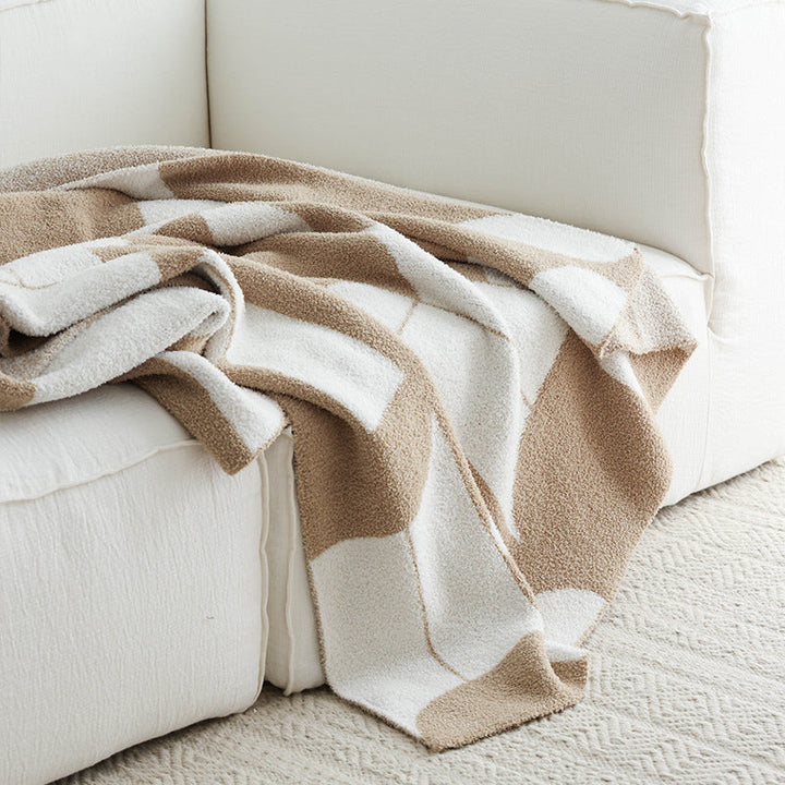 Plaid de maison doux et chaud, motif géométrique tricoté, parfait pour un coin lecture cosy ou une chambre stylée.