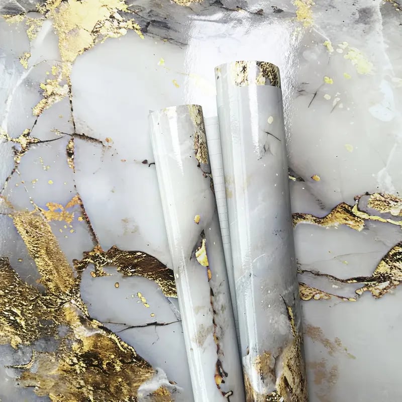 Rénovez votre intérieur avec ce papier peint marbre autocollant. Pose facile et rapide, effet chic garanti.