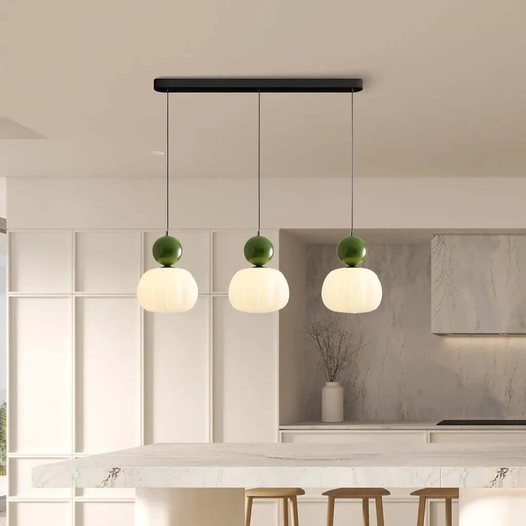 Luminaire suspension Art Déco crème, parfait pour un intérieur moderne.
