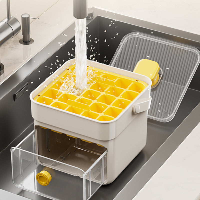 Bac à glaçons vide, design épuré, prêt pour la fabrication de glaçons rapides pour boissons.