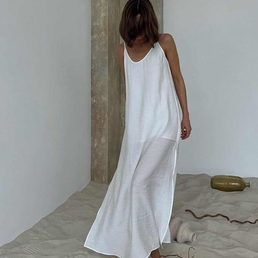 Robe fluide femme blanche d'été, style minimaliste et décontracté, idéale pour la mode femme estivale.