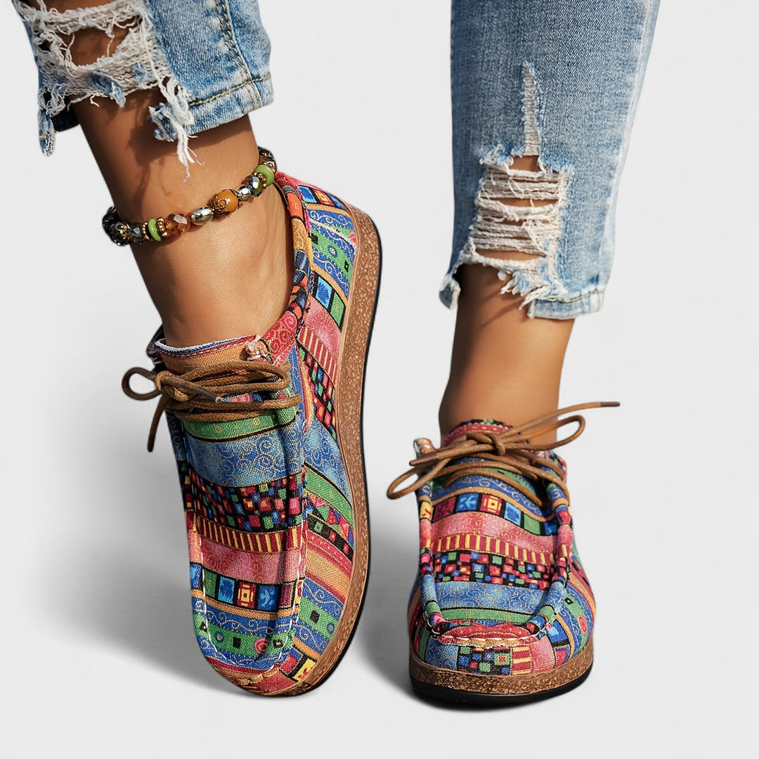 Baskets sportives légères pour femme, offrent un confort supérieur et un style dynamique, parfaites pour l'activité.