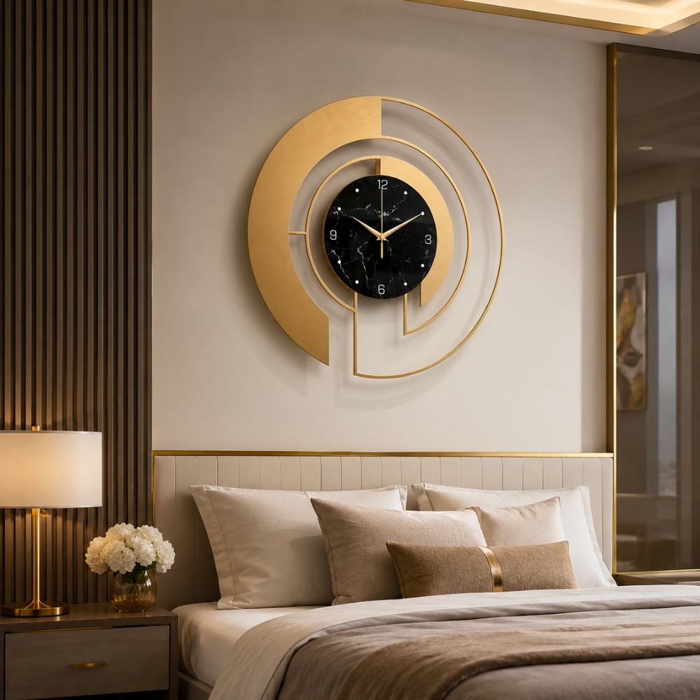Horloge murale moderne et géométrique, silencieuse, un élément de design essentiel.