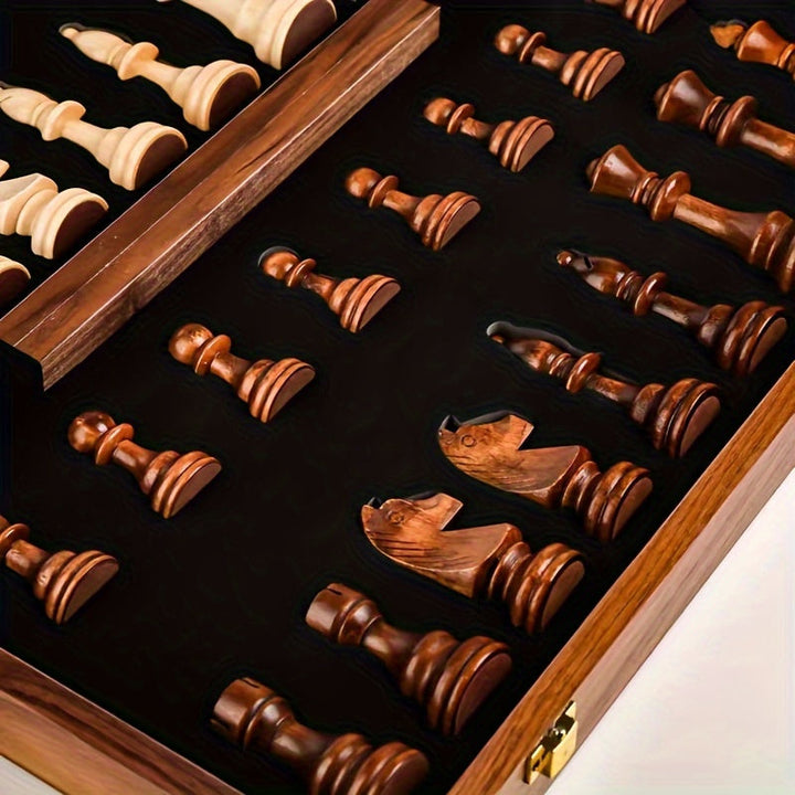Jeu d'échecs premium en noyer artisanal. Pièces lestées en bois sculpté, finition luxe. Idéal amateurs.