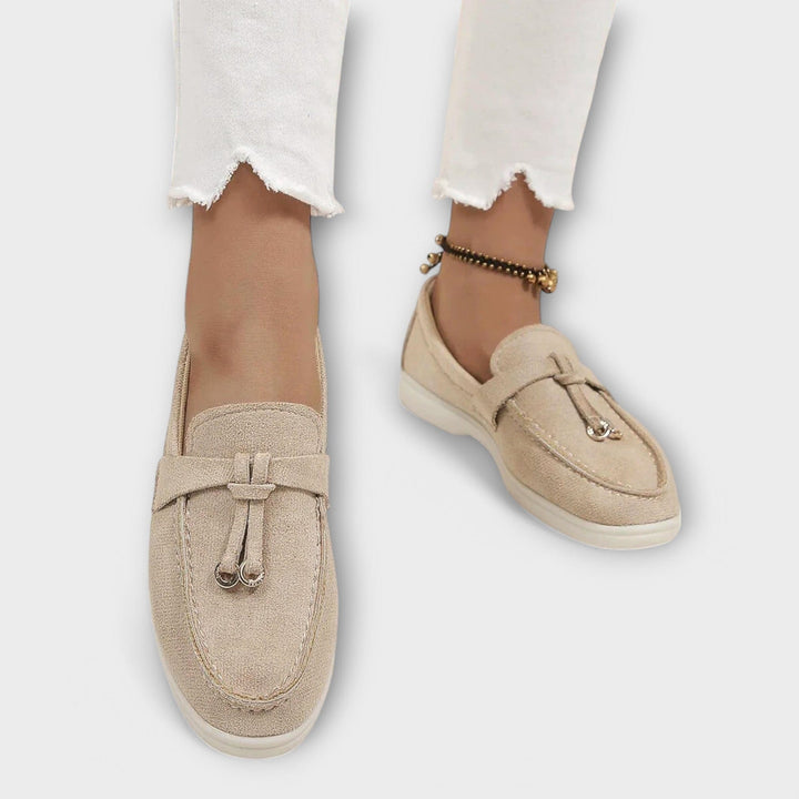 Chaussures femme mocassins Eline en cuir, style classique intemporel. Confortables et parfaits pour le printemps et l'été.