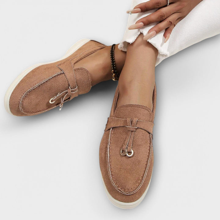 Mocassins classiques Eline, chaussures femme très confortables au design épuré. Idéaux pour un look automne-printemps.