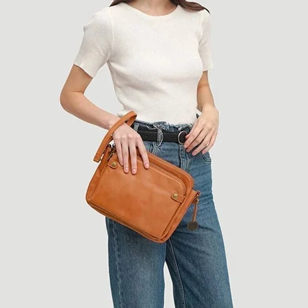 Sac bandoulière unisexe noir au design épuré, accessoire de mode intemporel pour toutes les saisons et occasions.