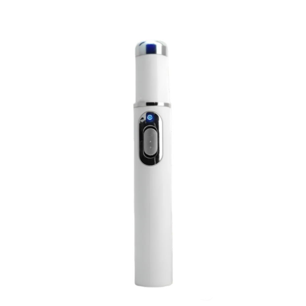 Soin dermatologique à domicile avec l'appareil DermaPure de thérapie laser portable pour un visage sans taches.