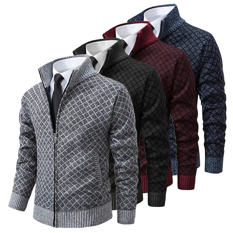 Cardigan homme zippé à motif jacquard complexe, col montant. Parfait pour l'automne hiver.