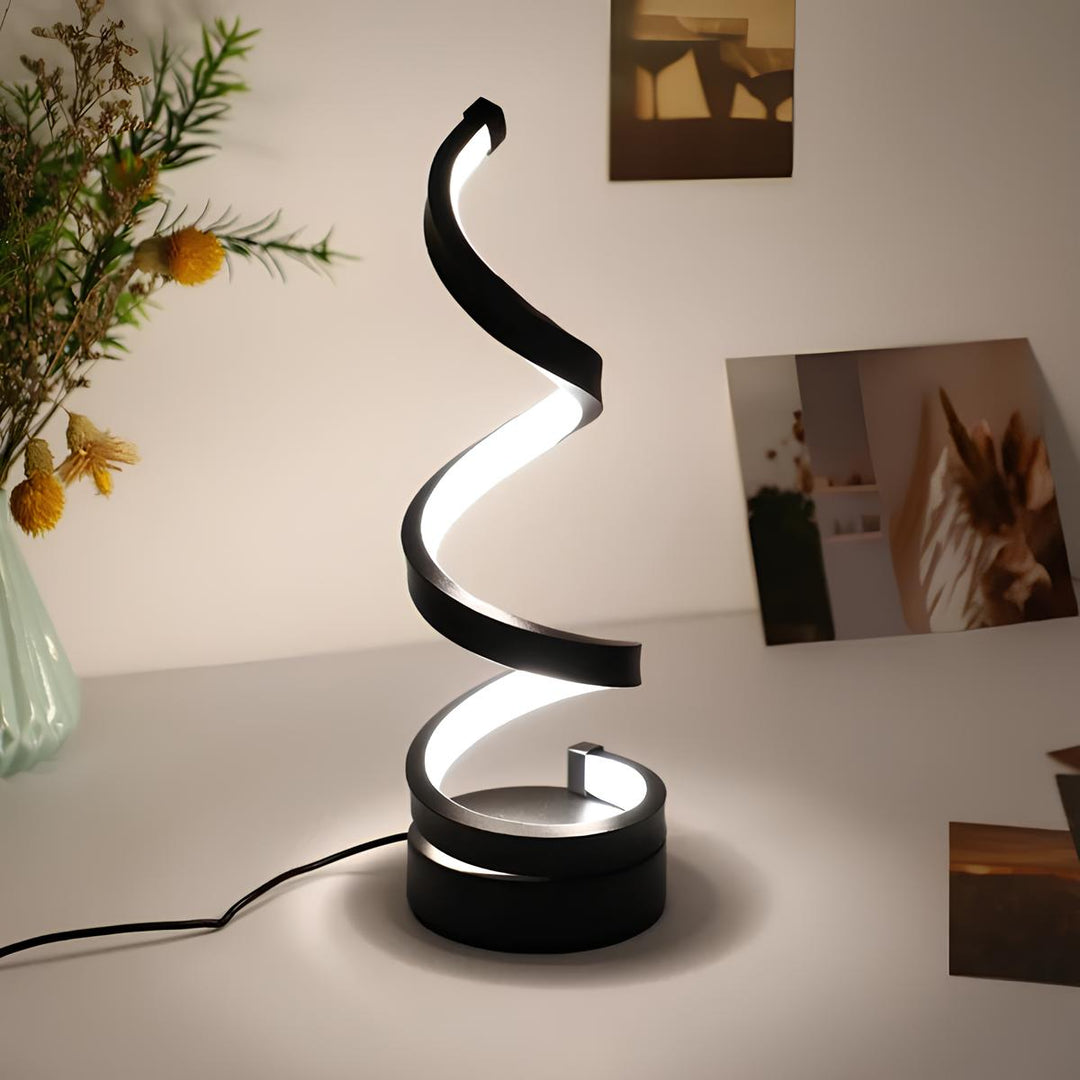 Lampe de bureau LED spiralée, dimmable avec 3 niveaux de luminosité. Lumière d'ambiance moderne et pratique.