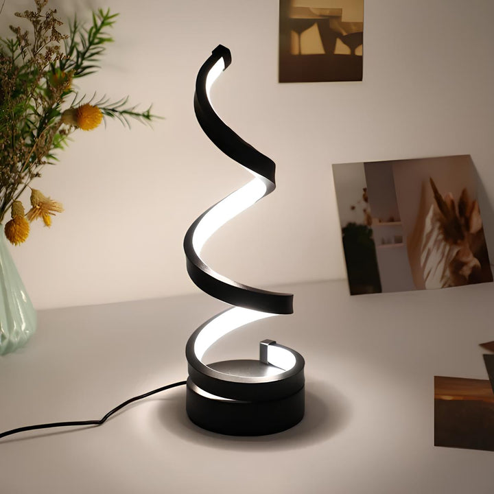 Lampe de bureau LED spiralée, dimmable avec 3 niveaux de luminosité. Lumière d'ambiance moderne et pratique.