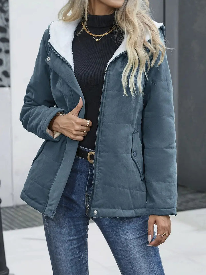 Vêtement femme : manteau long d'hiver élégant et chaud, disponible en vert, noir, kaki, bleu. Mode urbaine automne.