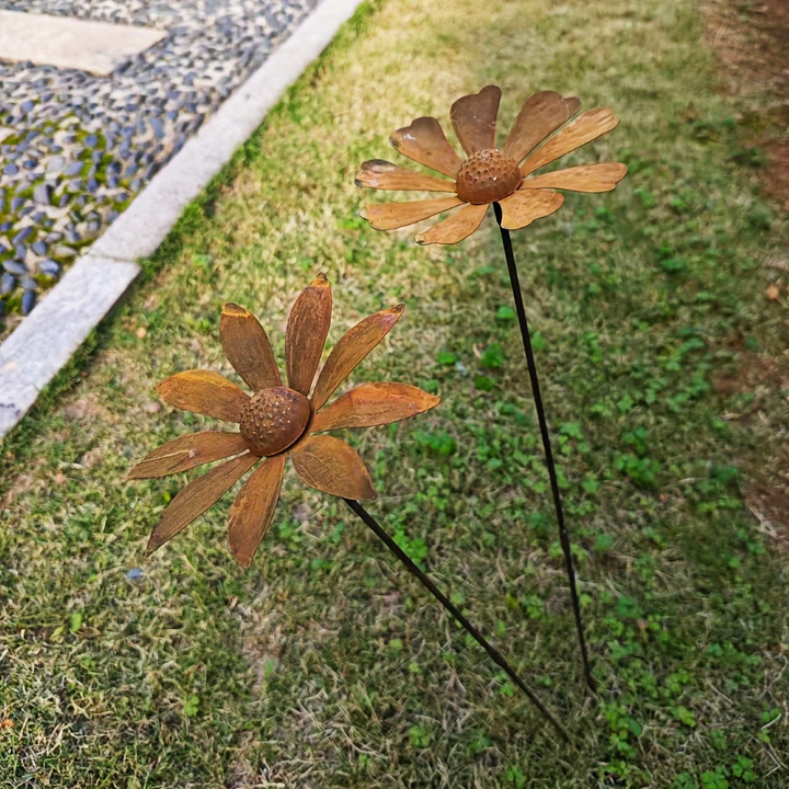 Tuteur de jardin en métal, fleur de camomille pour un ornement extérieur rustique et élégant.