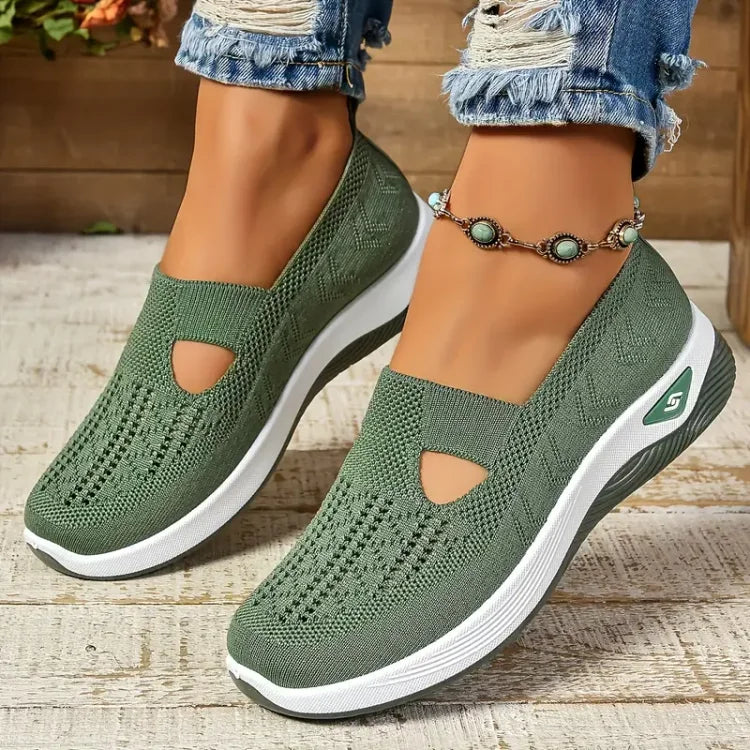 Chaussures femme mode slip-on, confortables, légères et respirantes, idéales pour un look décontracté quotidien.