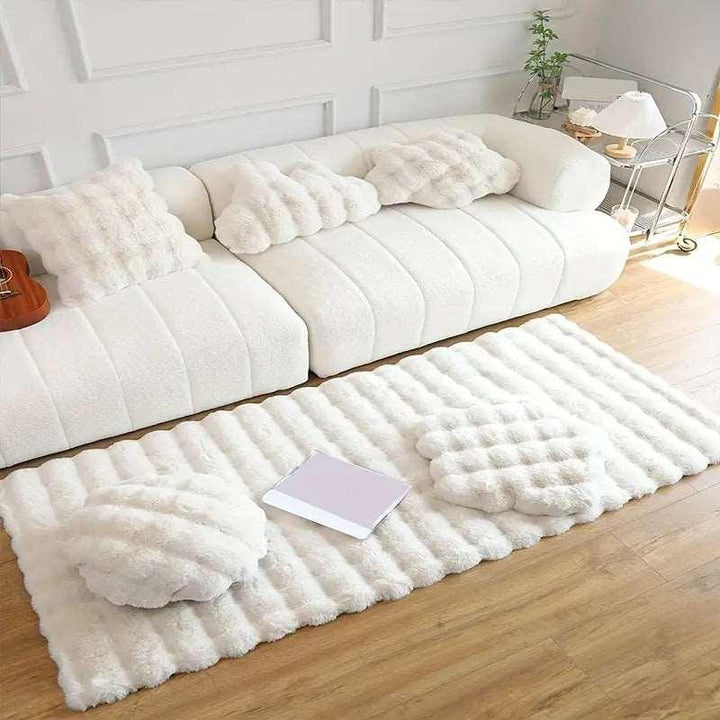 Tapis en peluche fleuri moderne pour salon, doux et confortable, motif floral stylisé.