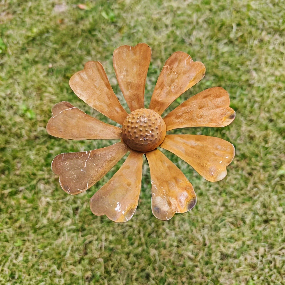 Sculpture en métal fleur de camomille, tuteur de jardinage style rustique.