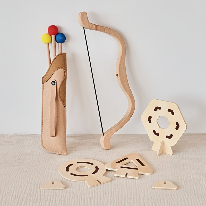 Enfant souriant tirant une flèche avec un arc junior. Activité extérieure amusante et développement moteur.