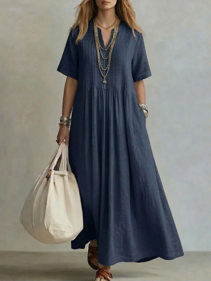Élégante robe maxi fluide pour femme avec col V et manches courtes. Idéale pour un look chic et décontracté en été.