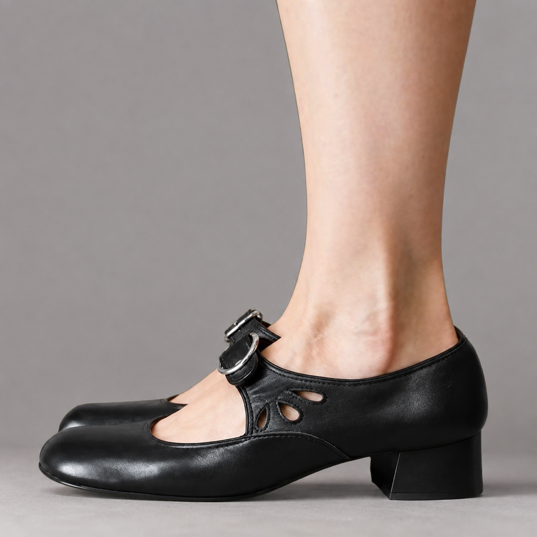 Paire de sandales compensées orthopédiques pour femmes, avec design élégant et soutien confortable pour l'été.