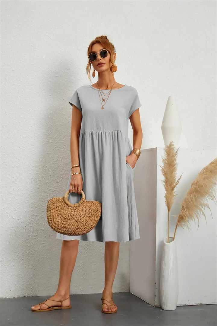 Robe de soirée femme, style maxi intemporel, confortable et flatteuse pour mariage ou événement chic, été.