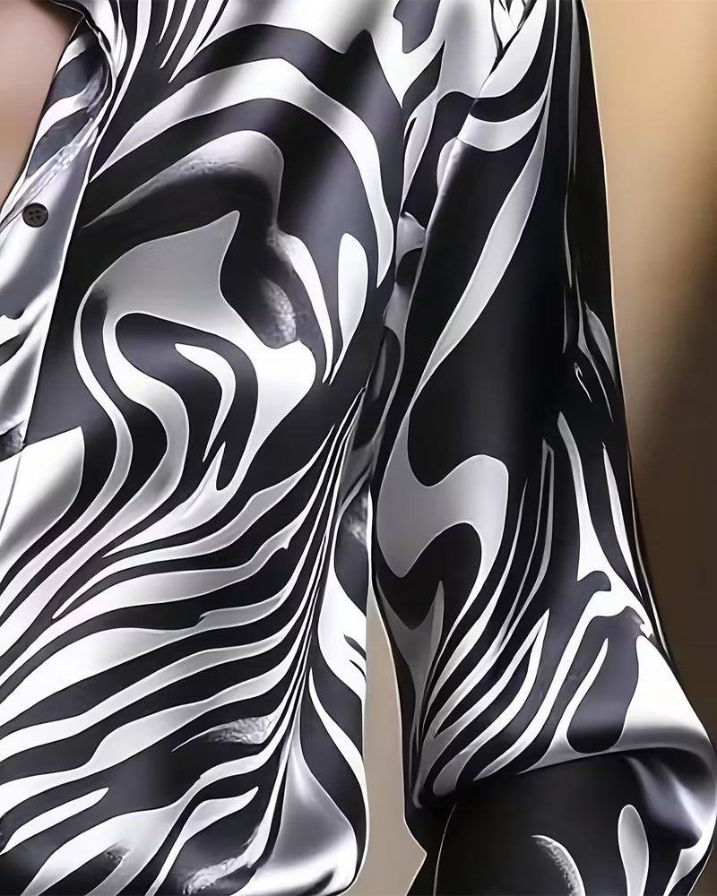 Élégante chemise femme imprimée, col V. Manches longues, confortable et décontractée chic pour l'automne.
