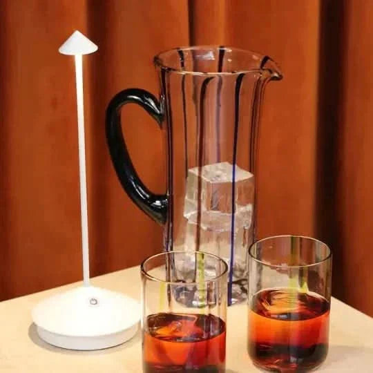 Spikelight LED avec piquet pour jardin, lampe sans fil dimmable, crée une ambiance extérieure moderne.