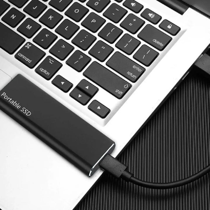 Disque dur externe USB-C 4 To, solution de stockage ultra-compacte et rapide pour données portables.