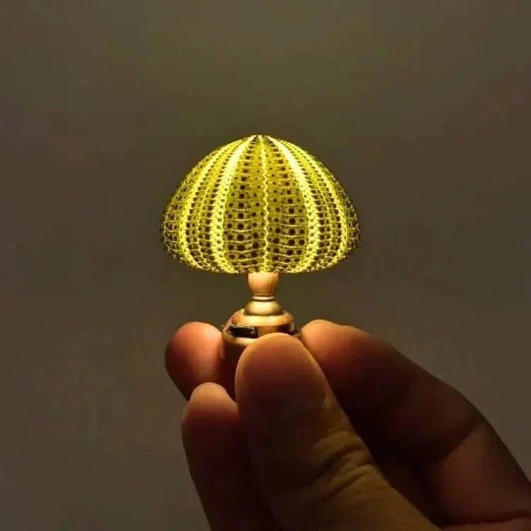 Oursin lumineux LED pour table, fait main, crée une ambiance moderne et créative.