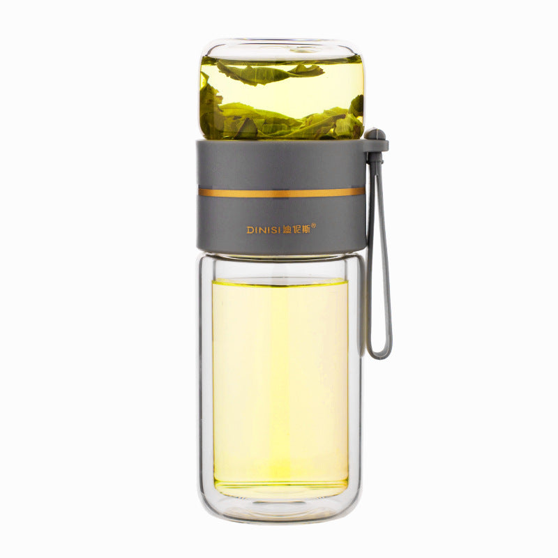Infuseur à thé en acier inoxydable visible dans une bouteille PureBrew en verre isotherme et double paroi.
