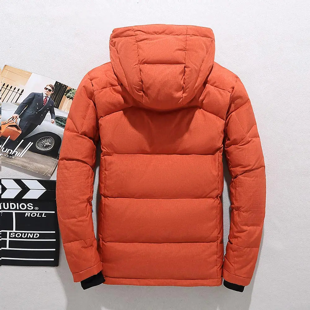 Veste matelassée homme pour l'hiver. Légère, chaude et stylée pour ville, randonnée et montagne.