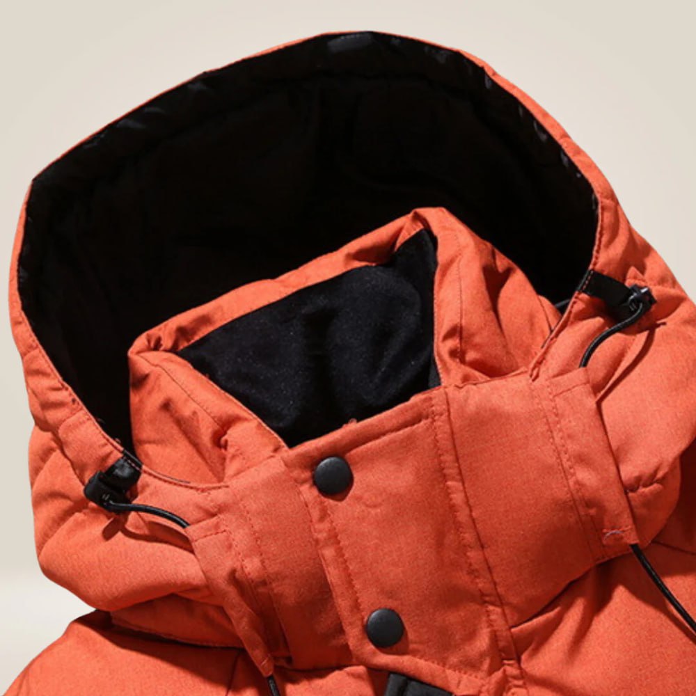 Doudoune homme déperlante et respirante avec capuche amovible, conçue pour un confort optimal.