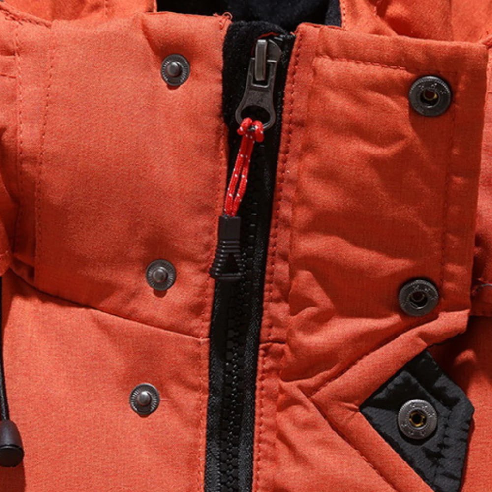 Veste chaude doudoune homme en duvet, protection coupe-vent et déperlante pour les loisirs.