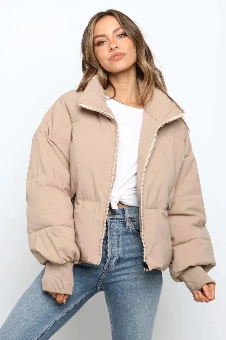 Doudoune oversize pour femme, coupe ample et chic, parfaite pour l'hiver urbain. Veste chaude et mode.