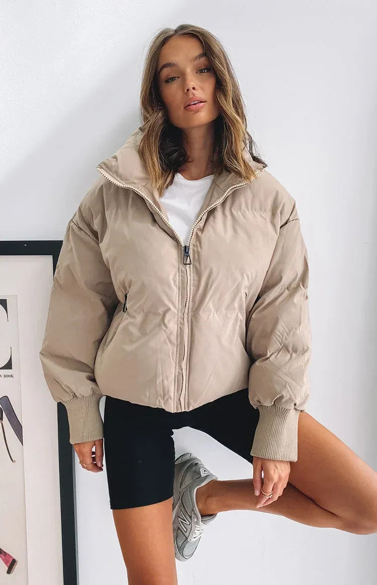 Doudoune femme oversize élégante, veste d'hiver chaude et confortable. Style chic et décontracté, essentielle mode.