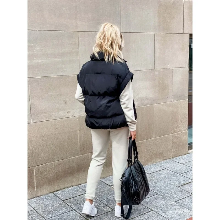 Gilet doudoune femme matelassé, doux et léger, parfait pour un confort optimal en mi-saison.