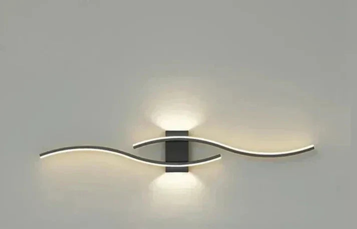Luminaire mural LED blanc Lumivora Wave, design vague, crée une ambiance relaxante et moderne.
