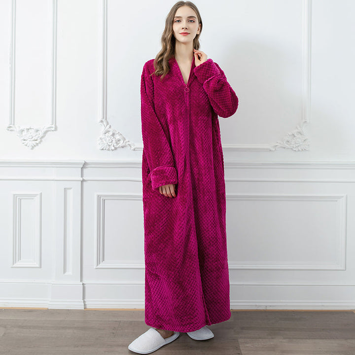 Peignoir unisexe chic VelvetNest, thermique et extra long, offrant luxe et chaleur en microfibre pour l'hiver.