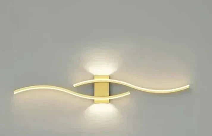 Luminaire mural LED blanc Lumivora Wave, design vague élégant, lumière chaude pour chambre.