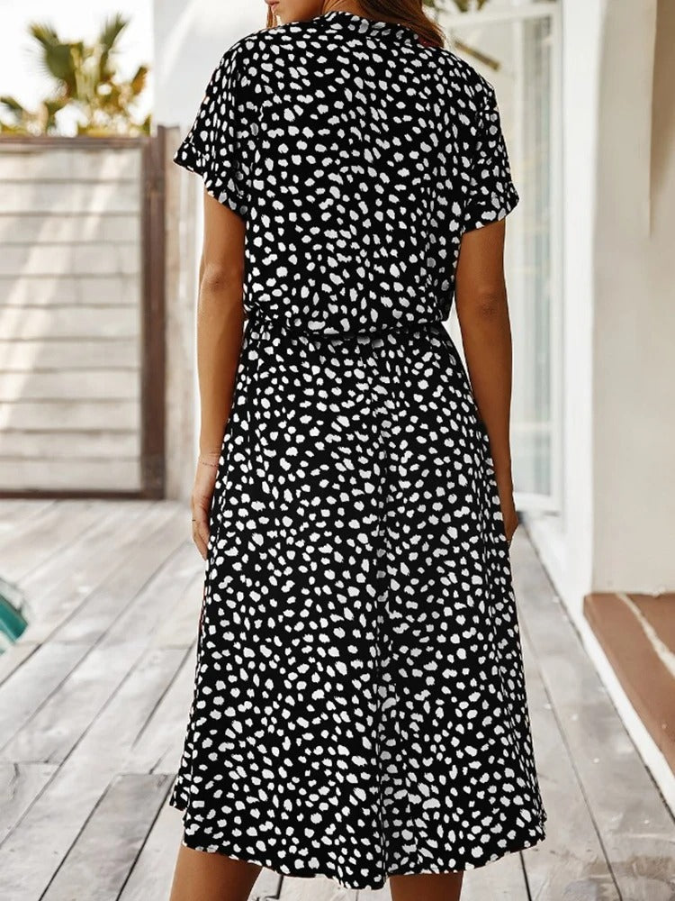 Robe d'été essentielle pour femme, fluide, légère et très confortable. Style décontracté parfait.