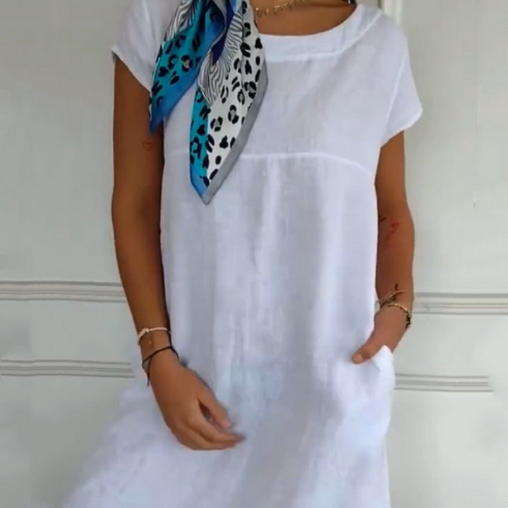 Détail du tissu lin coton de la robe longue femme ample, matière naturelle pour confort estival.