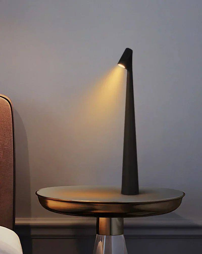 Lampe moderne pour table, sans fil, LED, rechargeable, parfaite pour éclairage et décoration intérieure.