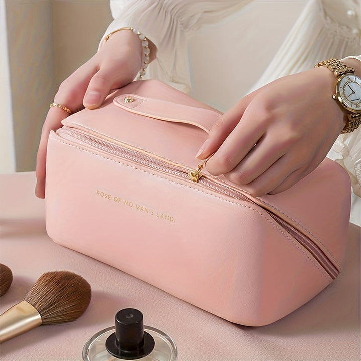 Trousse de voyage maquillage blanche, élégante et organisée pour femmes, rangement beauté essentiel.