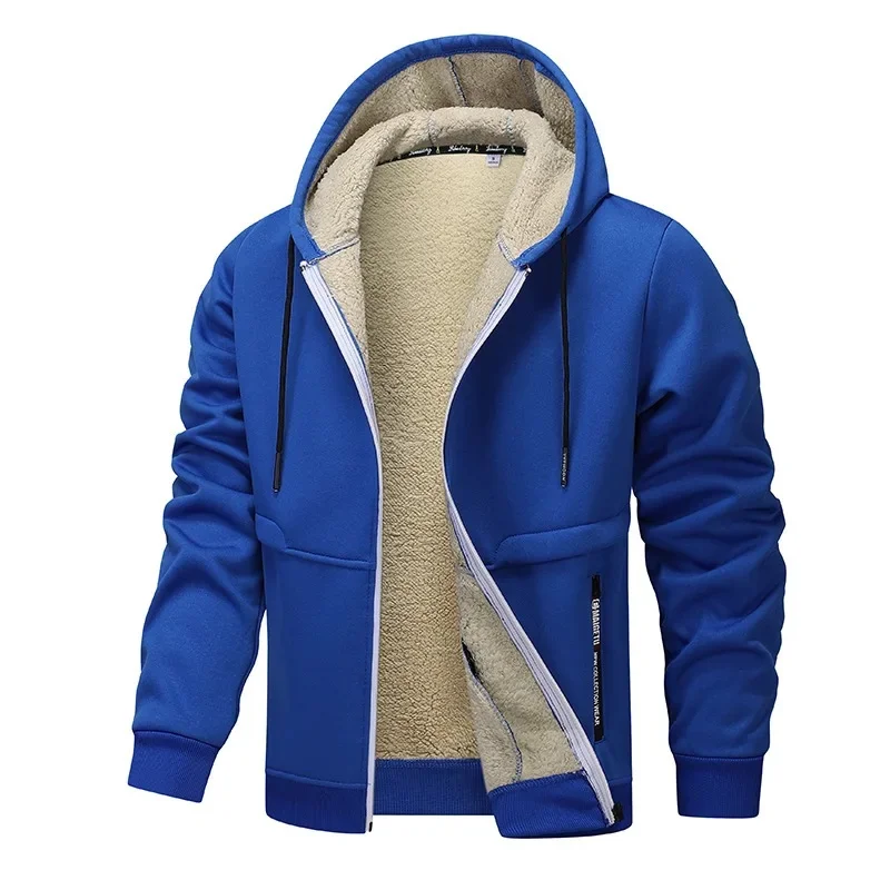 Vêtement homme doux et chaud, sweat zippé avec capuche. Parfait pour se détendre en automne-hiver.