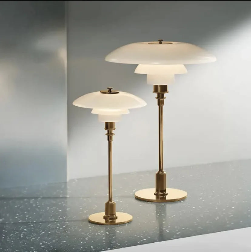 Suspension AuroraGlow en verre soufflé, éclairage moderne pour salle à manger.