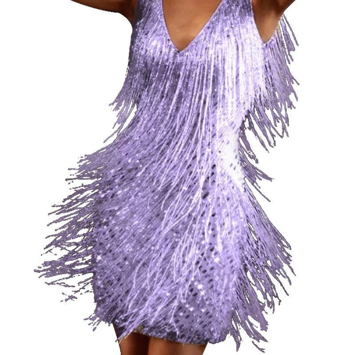 Robe Celina festive avec paillettes éclatantes et franges, idéale pour les femmes lors d'une soirée.