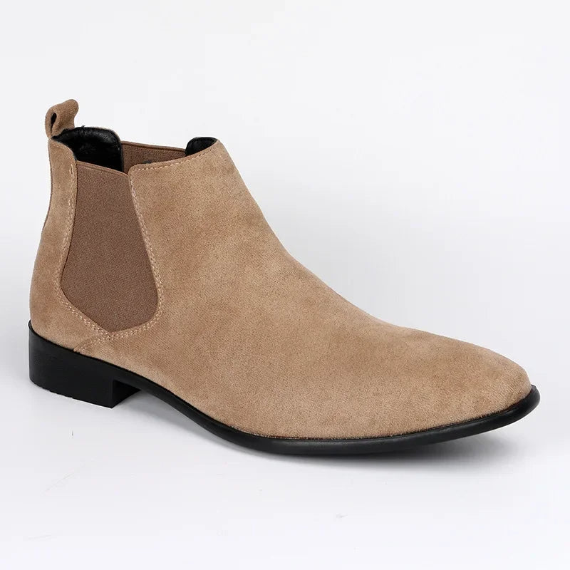 Bottines Chelsea homme en cuir noir, bout pointu élégant, pour un look chic et confortable. Idéales automne.
