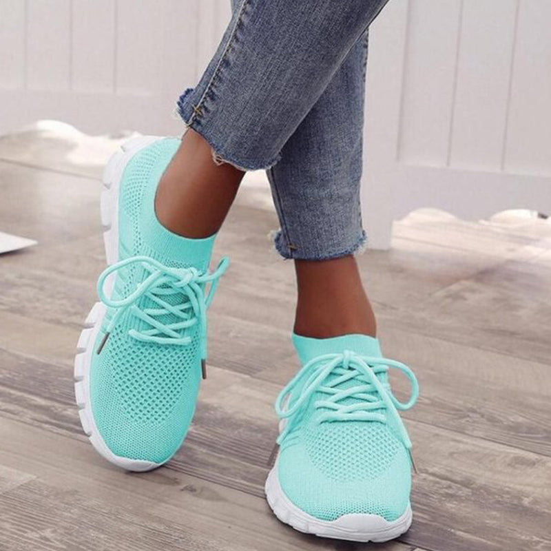 Baskets de course ultra-performantes pour femme, légères et confortables. Idéales pour running et entraînement.